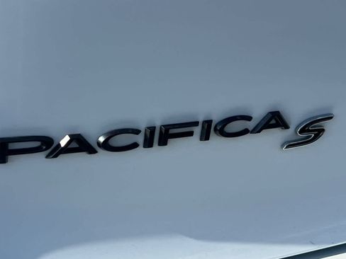 Used 2020 Chrysler Pacifica Touring-L Plus w/ S Appearance Package FWD image 30