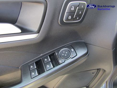 Certified 2025 Ford Escape Platinum AWD/4WD image 28