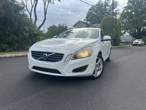 Used 2012 Volvo S60 T5 FWD image 2