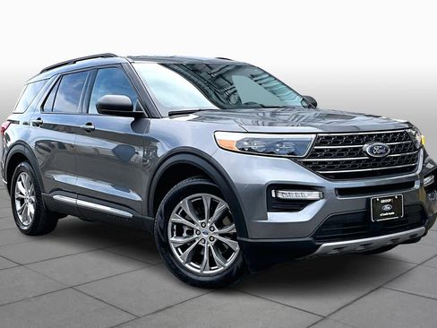 Used 2023 Ford Explorer XLT w/ Equipment Group 202A image 5