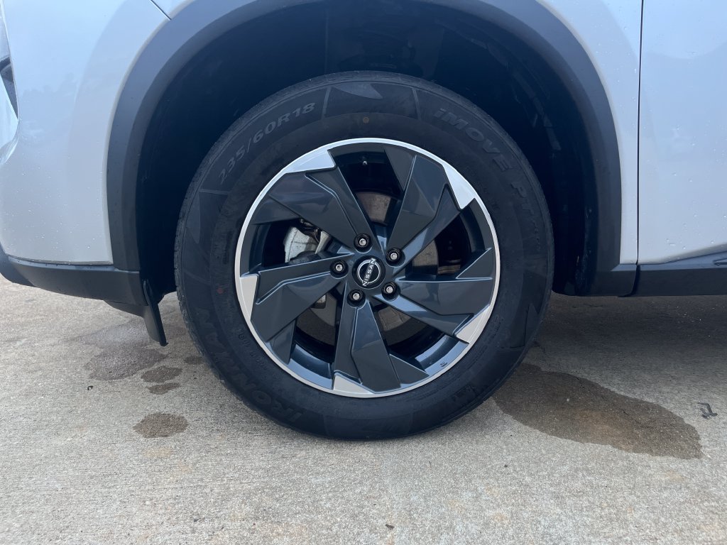 Used 2025 Nissan Rogue SV FWD image 23