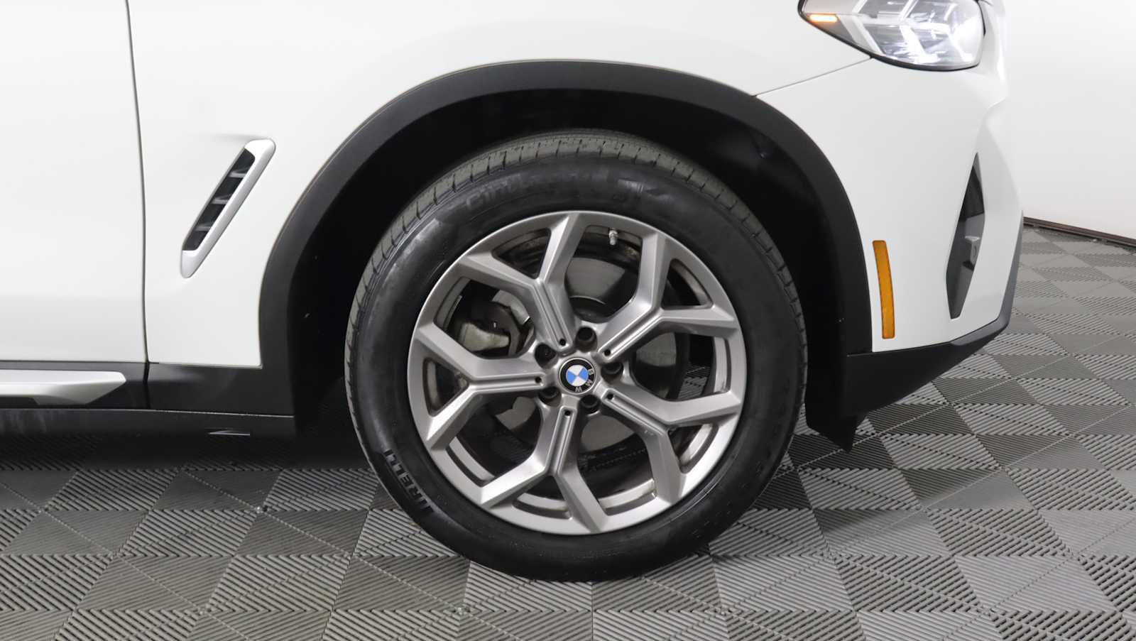 Used 2024 BMW X3 xDrive30i w/ Premium Package AWD/4WD image 7