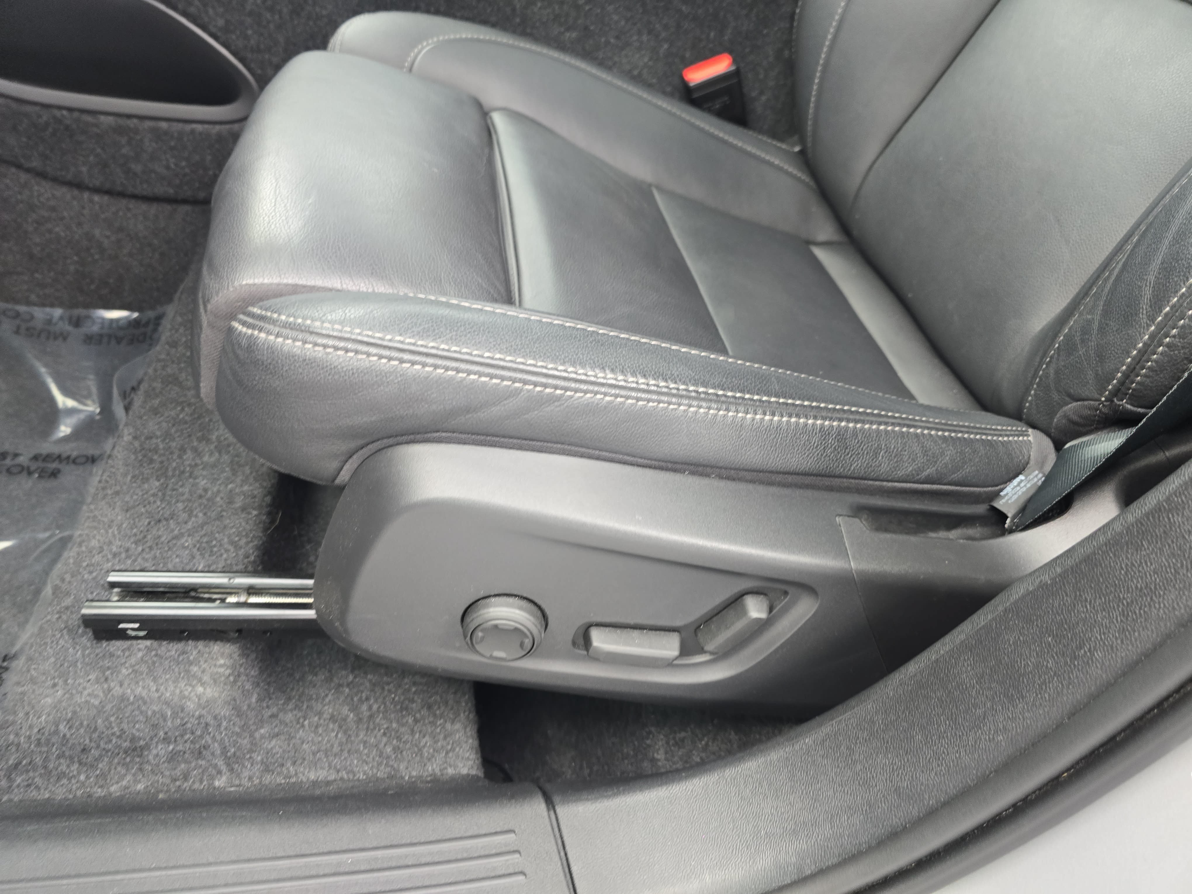 Used 2025 Volvo XC40 B5 Plus AWD/4WD image 28
