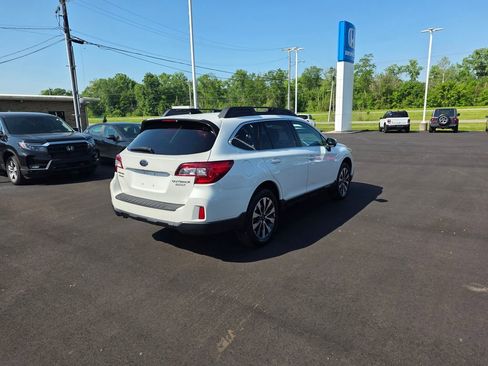 Used 2016 Subaru Outback 2.5i Limited AWD/4WD image 3