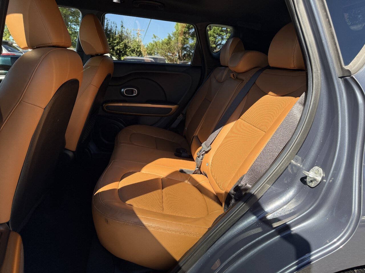 Used 2015 Kia Soul ! w/ Sun & Sound Package FWD image 11