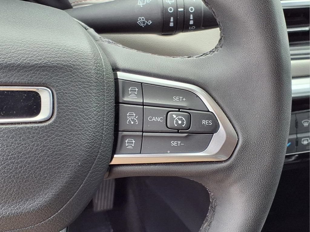 Used 2025 Jeep Compass Limited AWD/4WD image 17