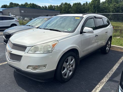 Used 2011 Chevrolet Traverse LTZ FWD image 1