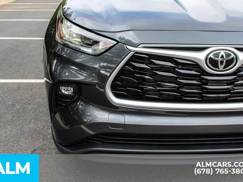 Used 2025 Toyota Highlander XLE AWD/4WD image 11
