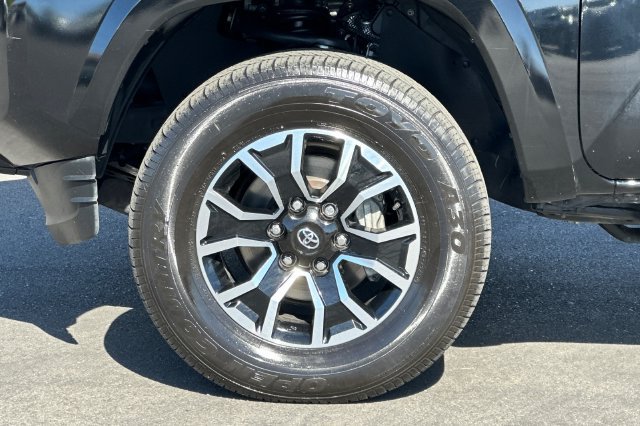 Used 2023 Toyota Tacoma TRD Sport w/ TRD Premium Sport Package AWD/4WD image 31