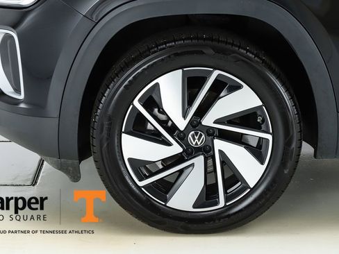 Used 2025 Volkswagen Atlas SEL AWD/4WD image 5