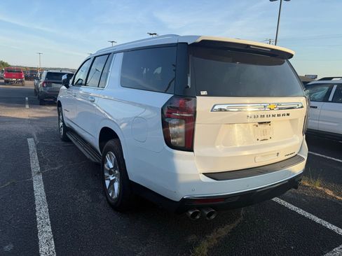 Used 2021 Chevrolet Suburban Premier w/ Premium Package image 5