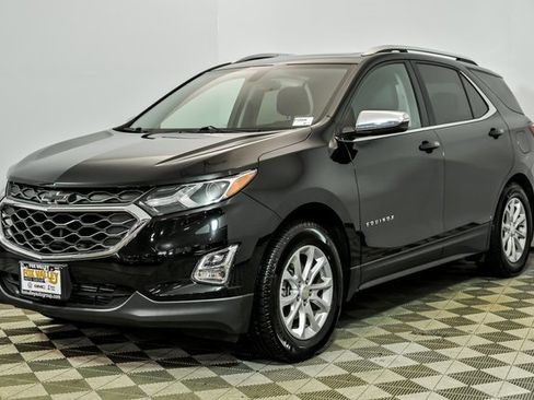 Used 2019 Chevrolet Equinox LT w/ Sun & Navigation Package image 4