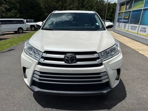 Used 2019 Toyota Highlander XLE AWD/4WD image 2
