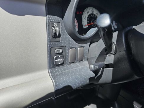 Used 2007 Toyota FJ Cruiser 4WD image 13