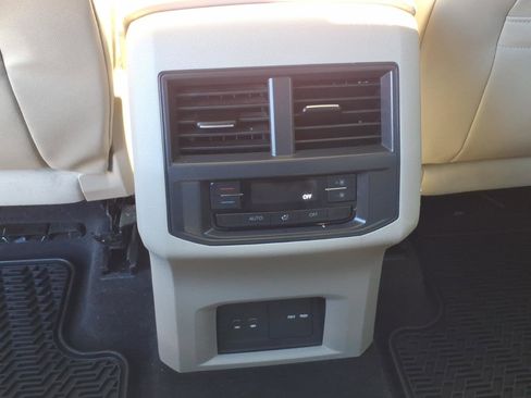 Used 2021 Volkswagen Atlas SE w/ Panoramic Sunroof Package image 12