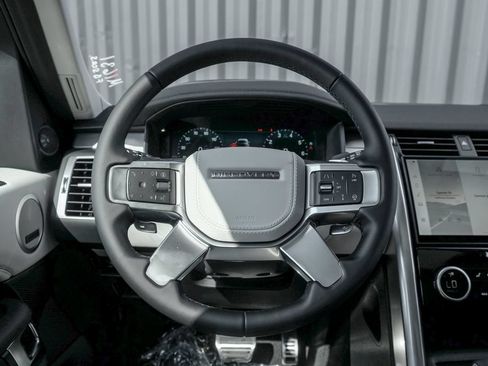 New 2026 Land Rover Discovery Limited Edition AWD/4WD image 18