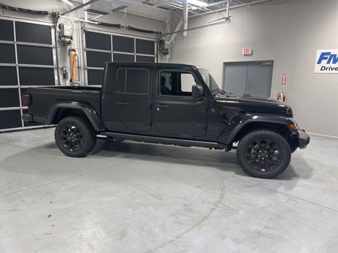 New 2025 Jeep Gladiator Nighthawk image 1