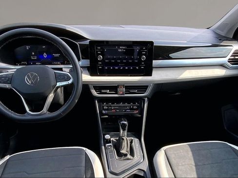 Used 2025 Volkswagen Taos SE FWD image 16