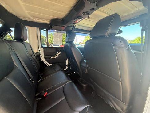 Used 2015 Jeep Wrangler Unlimited Sahara w/ Dual Top Group AWD/4WD image 12