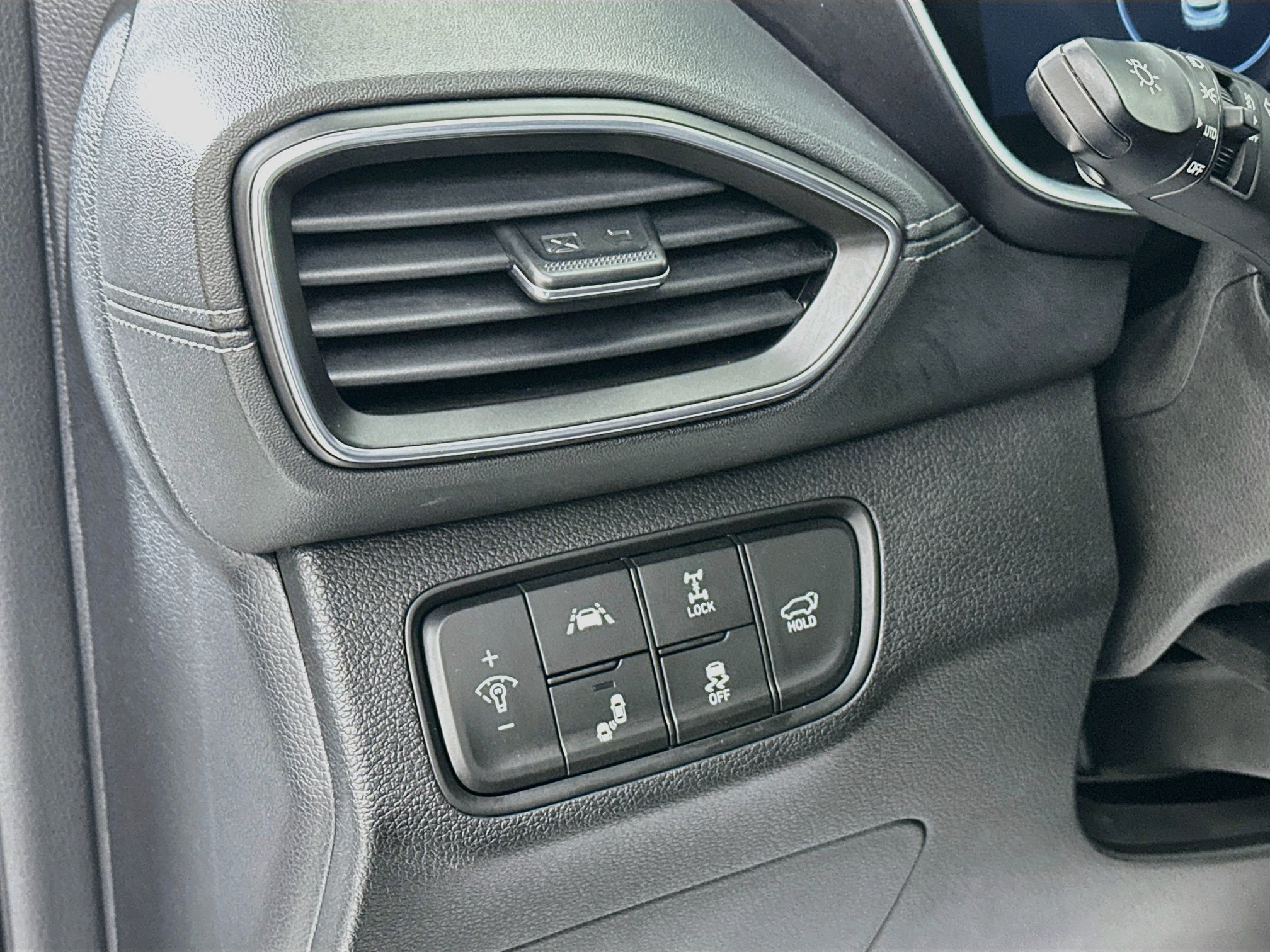 Used 2020 Hyundai Santa Fe Limited AWD/4WD image 10