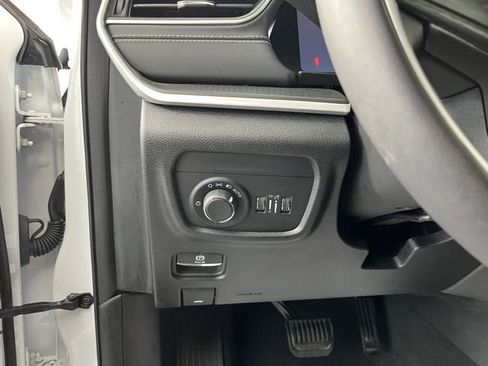 Used 2023 Jeep Grand Cherokee Altitude AWD/4WD image 16