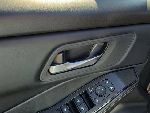 Certified 2025 Nissan Rogue SV FWD image 19