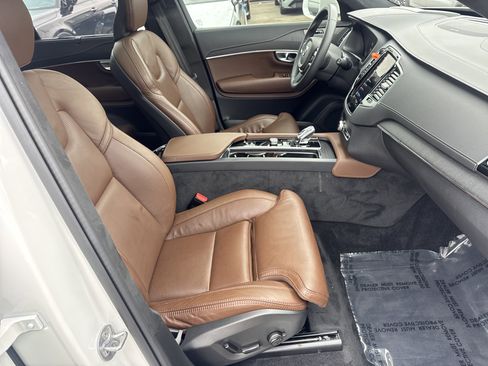 Used 2024 Volvo XC90 B6 Ultimate w/ Lounge Package image 13