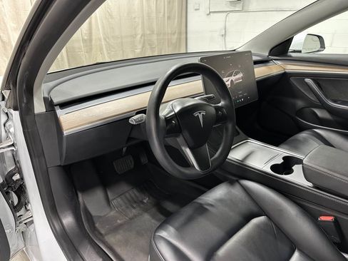 Used 2023 Tesla Model 3 Standard Range image 8