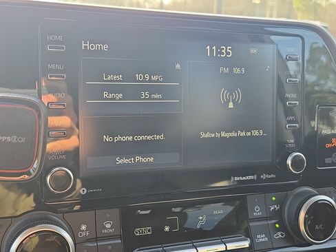 Used 2022 Toyota Highlander XLE image 34