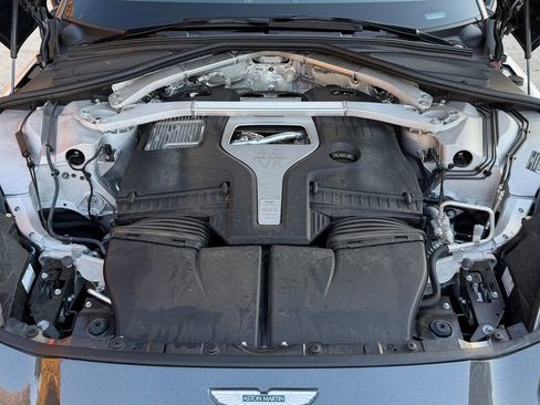 Used 2022 Aston Martin DBX image 16