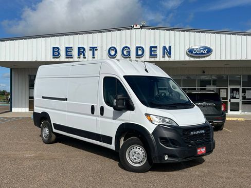 Used 2025 RAM ProMaster 2500 w/ Convenience Group FWD image 1