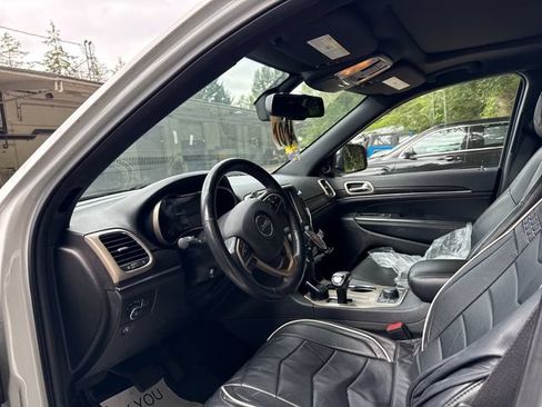 Used 2014 Jeep Grand Cherokee Limited w/ Luxury Group II AWD/4WD image 13