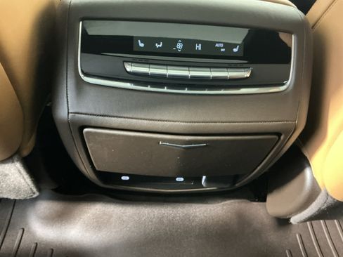 Used 2022 Cadillac Escalade Premium Luxury image 31