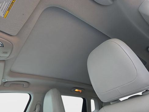 Used 2018 Jeep Compass Latitude w/ Popular Equipment Group FWD image 30