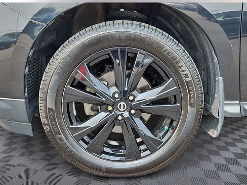 Used 2017 Nissan Pathfinder Platinum w/ Midnight Edition Package FWD image 8