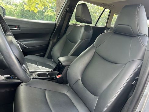 Used 2023 Toyota Corolla Cross XLE w/ Convenience Package FWD image 14