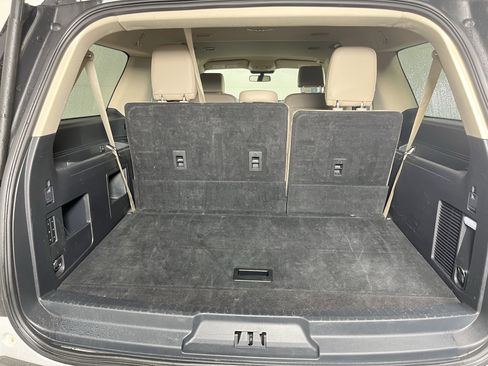Used 2023 Ford Expedition Max XLT image 5
