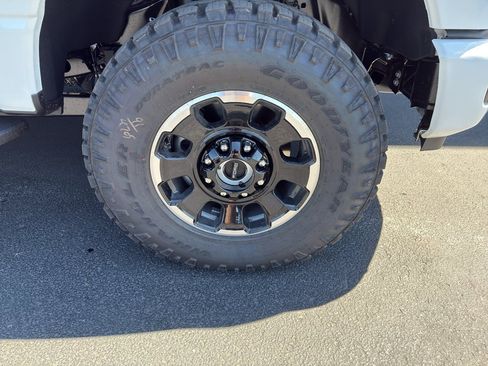 New 2026 Ford F350 Platinum w/ Tremor Off-Road Package AWD/4WD image 9