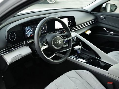 Certified 2025 Hyundai Elantra Limited image 20