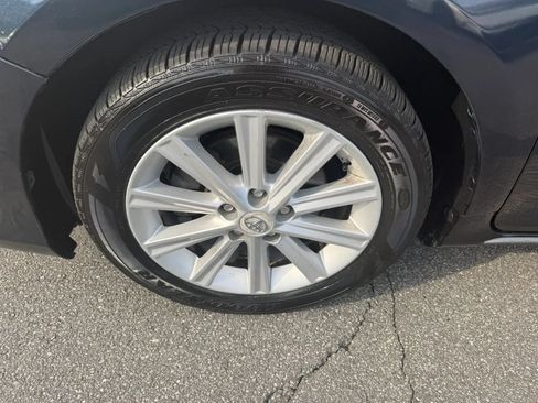 Used 2012 Toyota Camry XLE FWD image 9