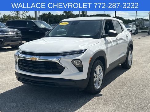 Used 2024 Chevrolet TrailBlazer LS w/ LS Convenience Package FWD image 3