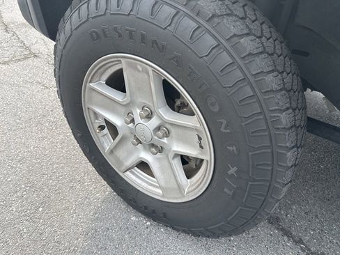 Used 2020 Jeep Gladiator Sport w/ Quick Order Package 24S image 9