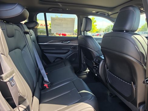New 2026 Jeep Grand Cherokee Limited w/ Limited Altitude Package AWD/4WD image 26