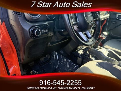 Used 2018 Jeep Wrangler Unlimited Rubicon w/ Dual Top Group image 32