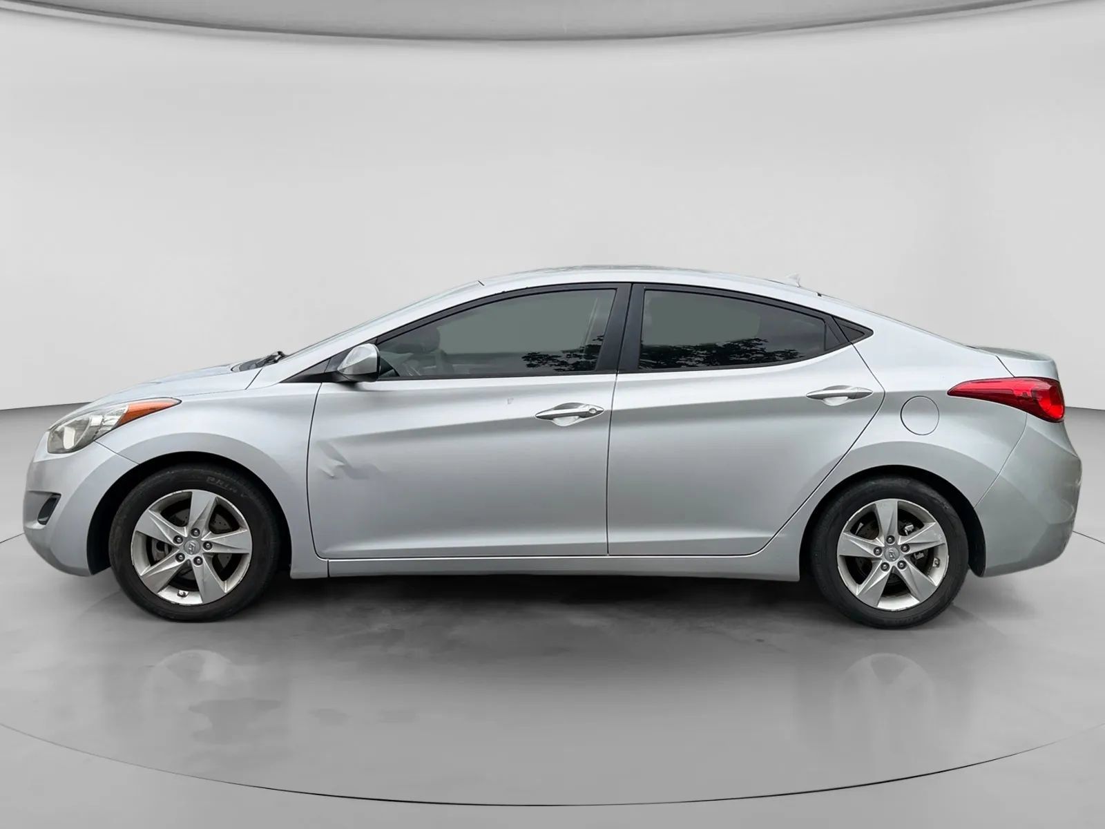 Used 2013 Hyundai Elantra GLS FWD image 2