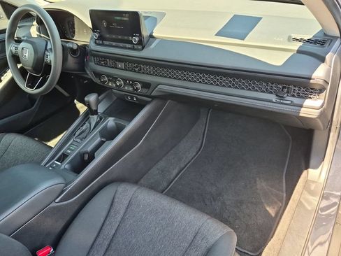 Used 2025 Honda Accord LX image 31