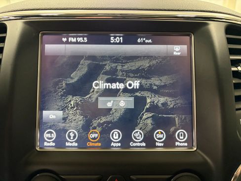 Used 2018 Jeep Grand Cherokee Limited image 39