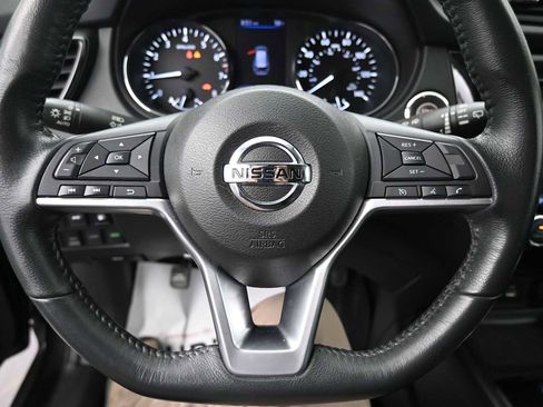 Used 2018 Nissan Rogue SV AWD/4WD image 6