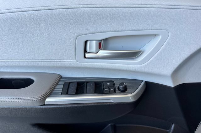 Certified 2026 Toyota Sienna XLE FWD image 14