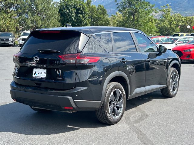 Used 2025 Nissan Rogue SV AWD/4WD image 3